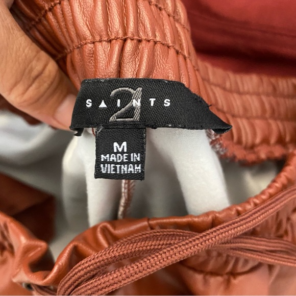 21 SAINTS Women's Medium Brown Faux Leather Jogger Pant - Picture 8 of 9